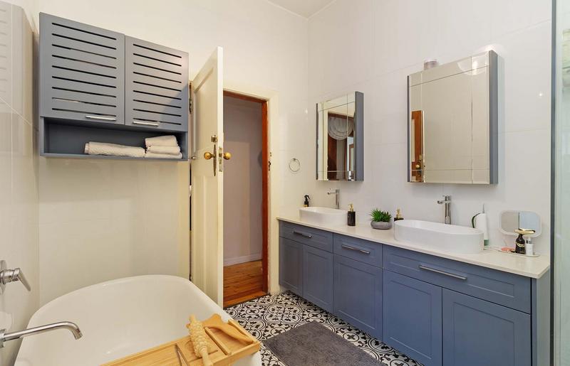 2 Bedroom Property for Sale in Sea Point Western Cape